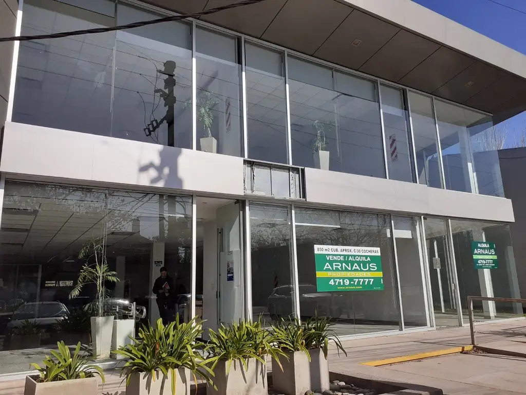 LOCAL EN VENTA EN LOMAS DE SAN ISIDRO