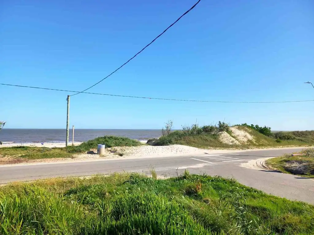 TERRENO ESQUINA EN RAMBLA DE PARQUE DEL PLATA