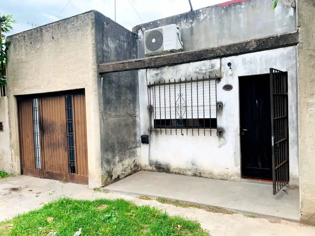 97 Esquina 4, Casa a reciclar 2 dormitorios en venta