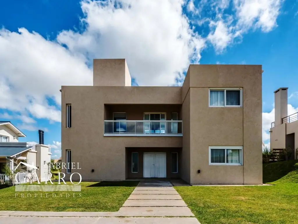 Casa a la venta en el Barrio Cerrado Costa Esmeralda