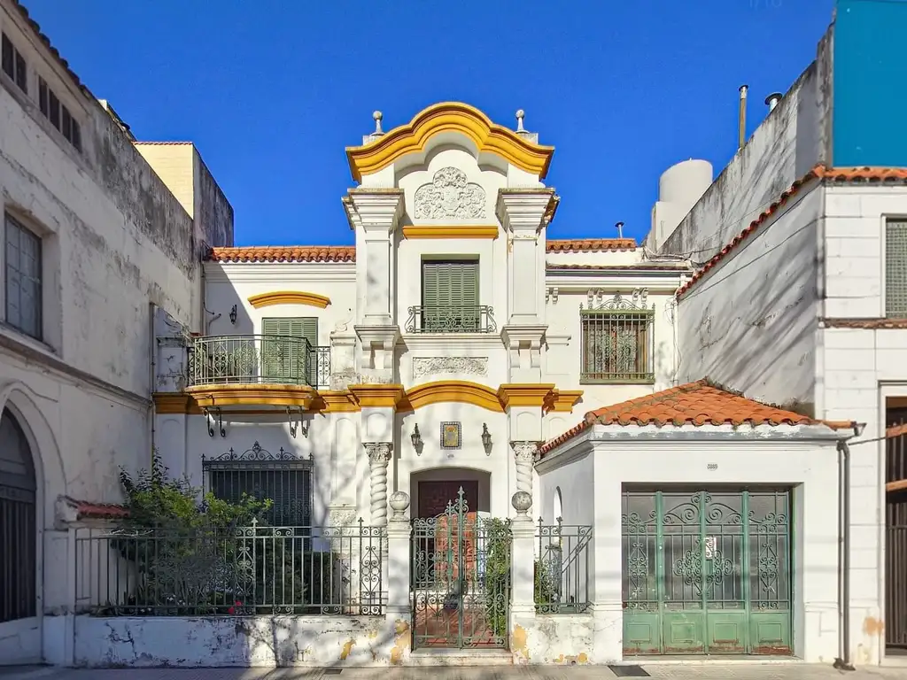 ICONICA CASA ANDALUZA EN VILLA DEVOTO