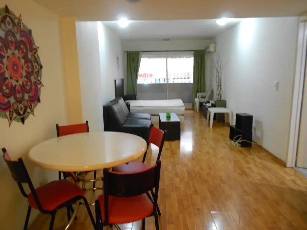 DEPARTAMENTO 1 AMBIENTE AMPLIO APTO PROFESIONAL CON COCHERA  FIJA EN VENTA