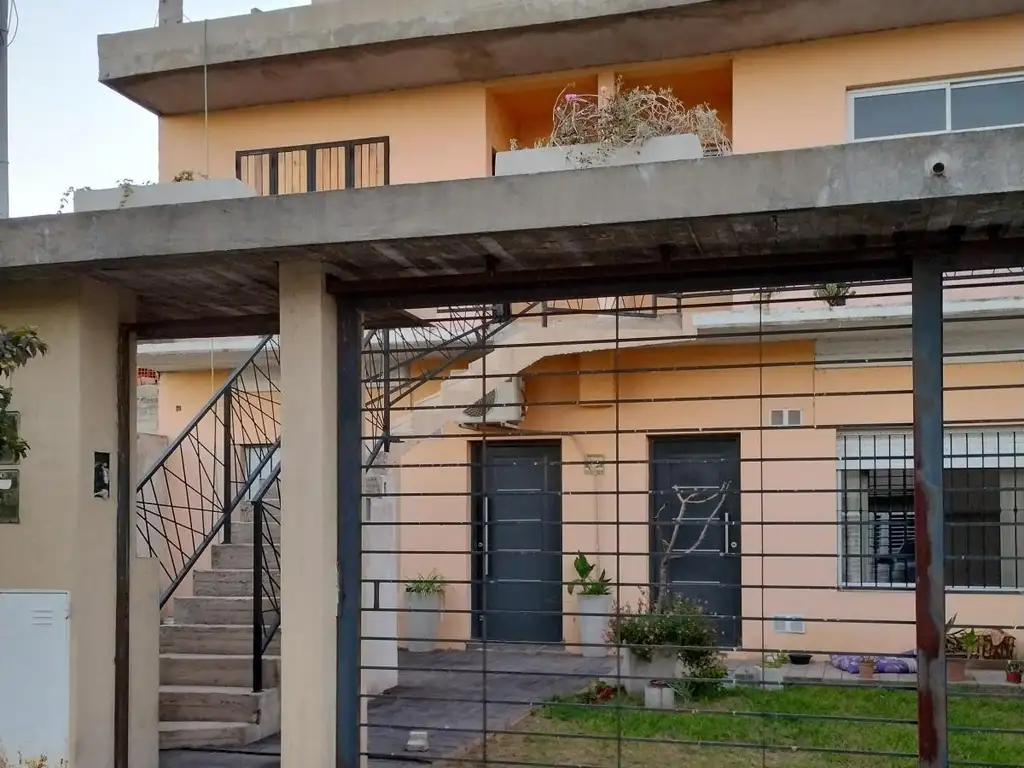 Dúplex en venta - 2 Dormitorios 1 Baño - Cochera - 130Mts2 - Junín