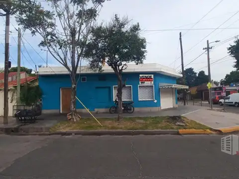 Venta Gran Terreno con Local Comercial en la esquina - Luis