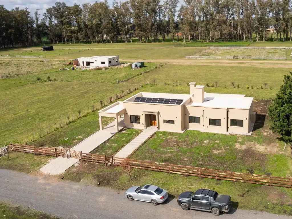 Casa en a estrenar Carlos Keen - Chacras de San Andres