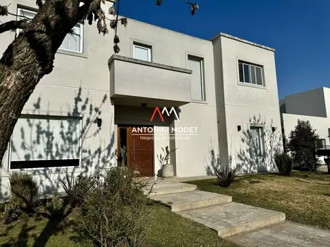 Casa en venta en Santa Guadalupe - Pilar del Este