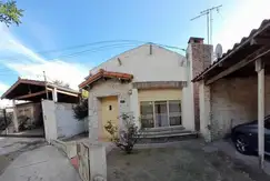 Casa en venta - 2 Dormitorios 1 Baño 1 Cochera -200Mts2 - Villa Elisa, La Plata