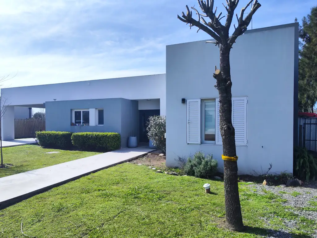 Hermosa Casa en Bº Las Cortaderas de Lujan