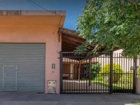 Casa en venta en Hurlingham (a 1 cuadra del municipio)