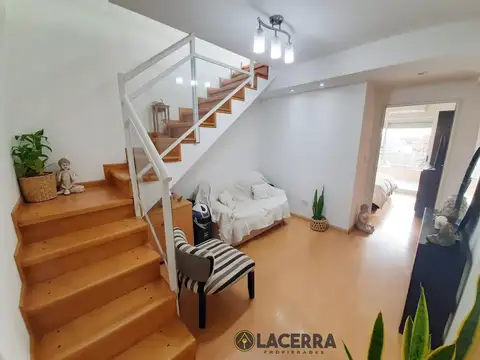 SEMIPISO 4 AMBIENTES CON COCHERA Y TERRAZA -APTO CREDITO-