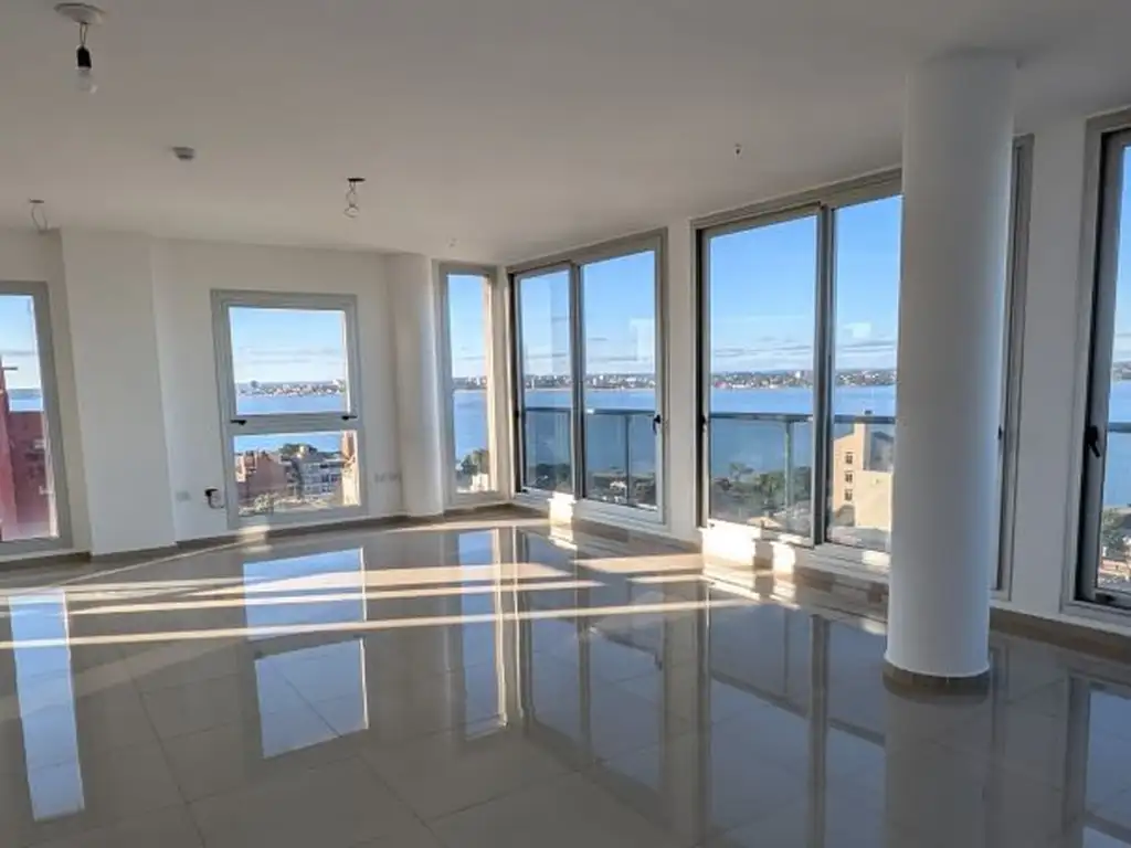 ESPECTACULAR PISO EN VENTA Y  CON VISTA AL RIO CON COCHERAS