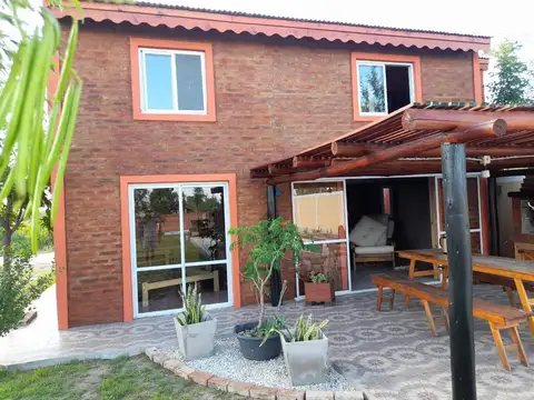 Casa en venta - 5 Dormitorios 3 Baños - 800Mts2 - General Alvear