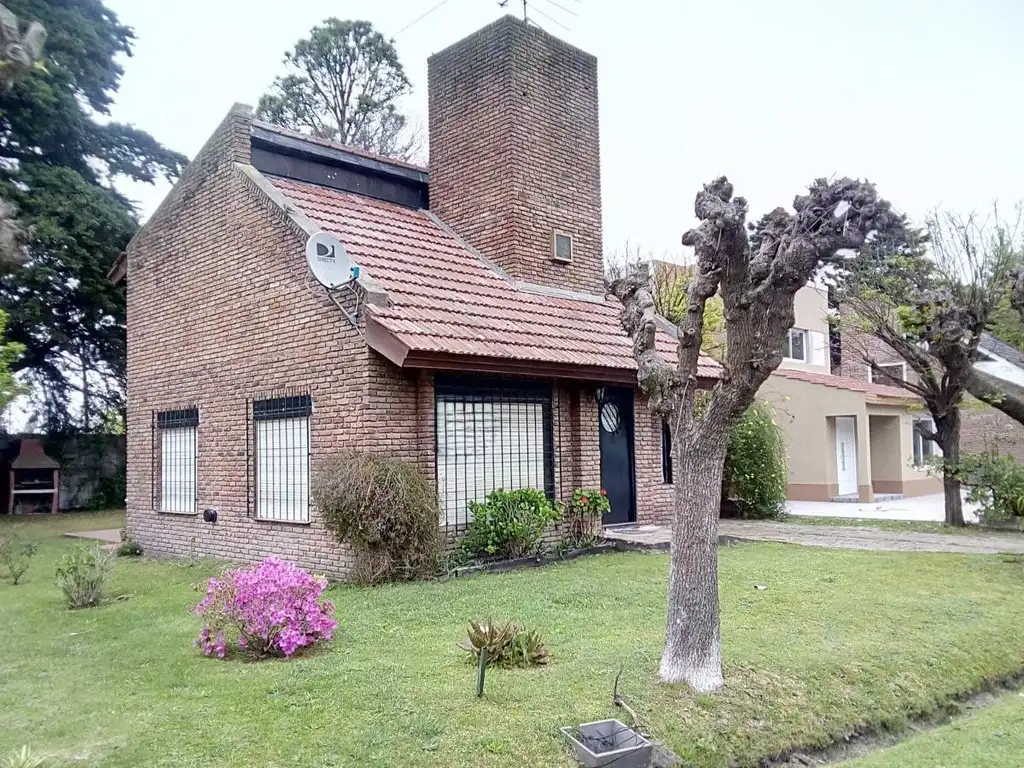 Casa en venta - 2 Dormitorios 2 Baños - Cochera - 200Mts2 - Abasto, La Plata