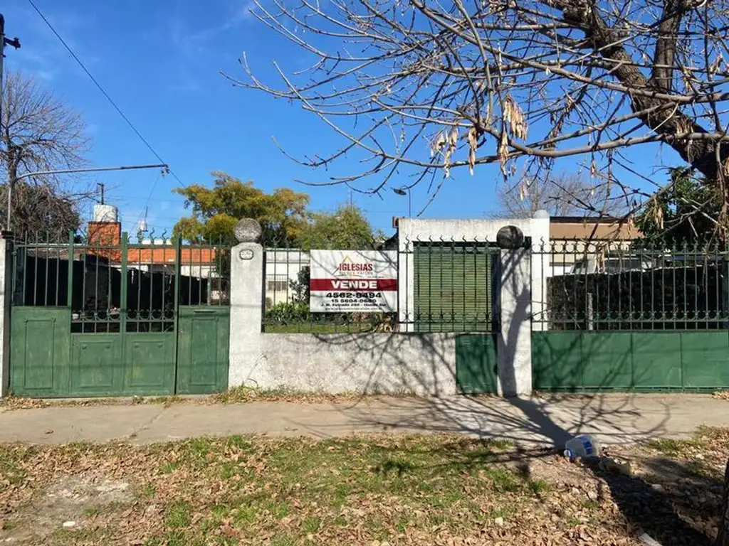 Venta  Casa de 3 amb en lote propio- Merlo.