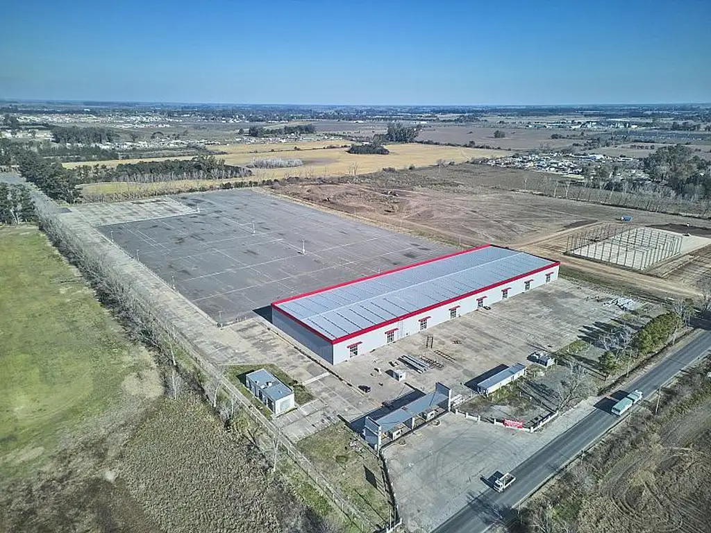 Centro logistico para Pymes, con unidades a partir de los 700 m2., con todos los servicios.-