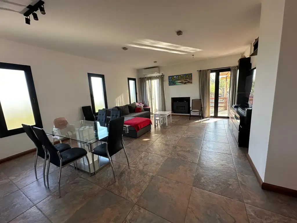 VENTA CASA C/ PILETA Y VISTA A SIERRAS TIERRALTA