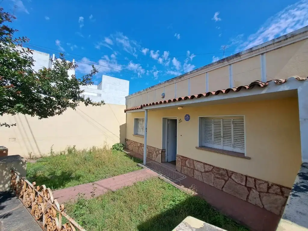 VENTA CASA ALTO GENERAL PAZ 3 DORM PATIO