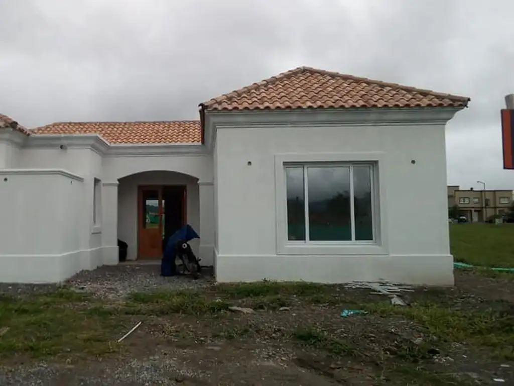 Casa Venta 4 ambientes, 211m2, 2 cocheras, Jardines De San Lorenzo, San