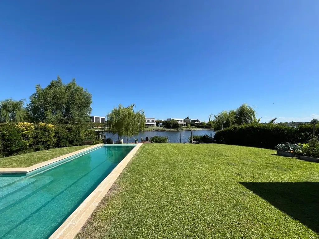 Casa a la laguna c pileta en venta Bº San Rafael, Villanueva