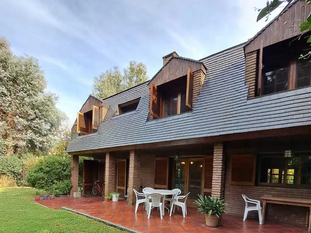 Casa Chalet  en Venta en San Carlos Country Club, Pablo Nogues, Malvinas Argentinas