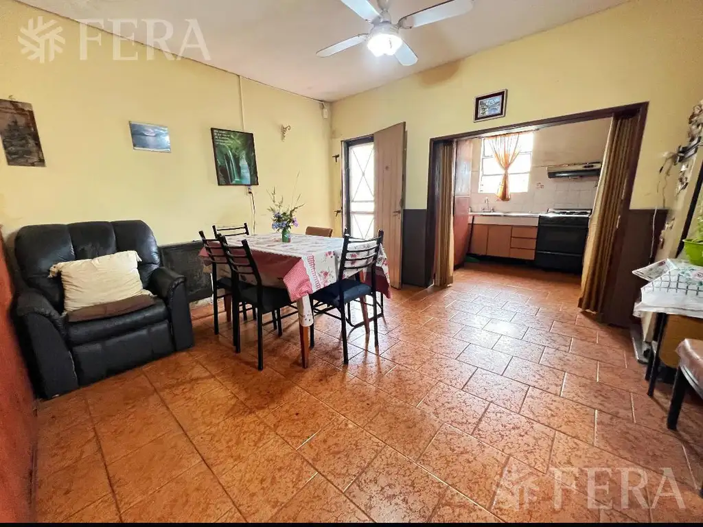 Venta casa 3 ambientes con cochera y patio en Wilde