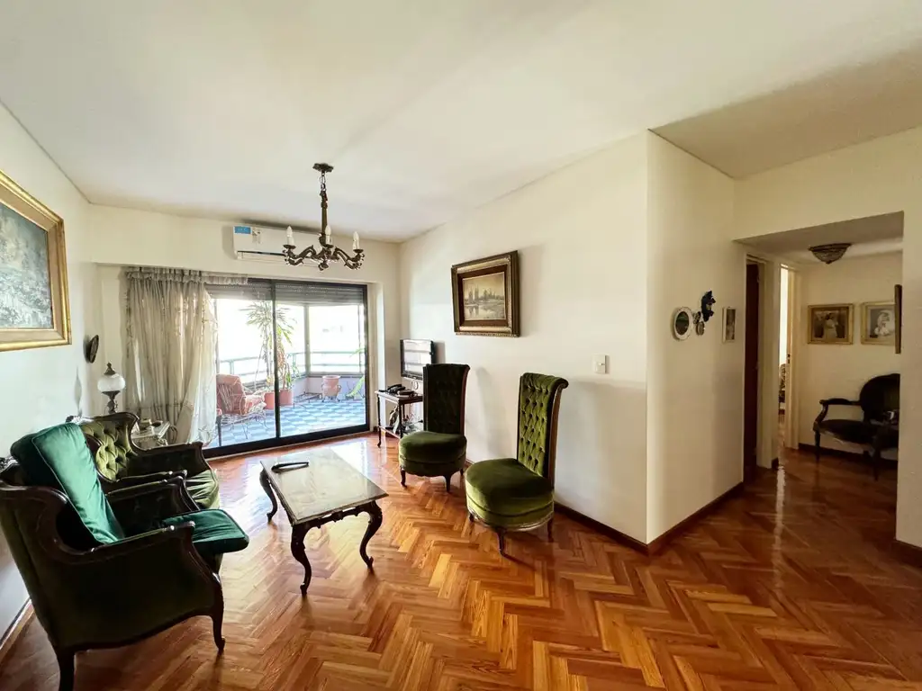 Venta de Dpto 3 Amb C/ 2 Balcones y Cochera en Caballito