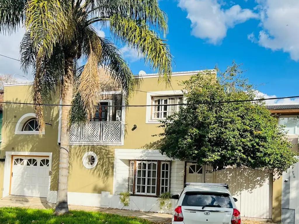 VENTA HERMOSO PH BANFIELD OESTE CON COCHERA