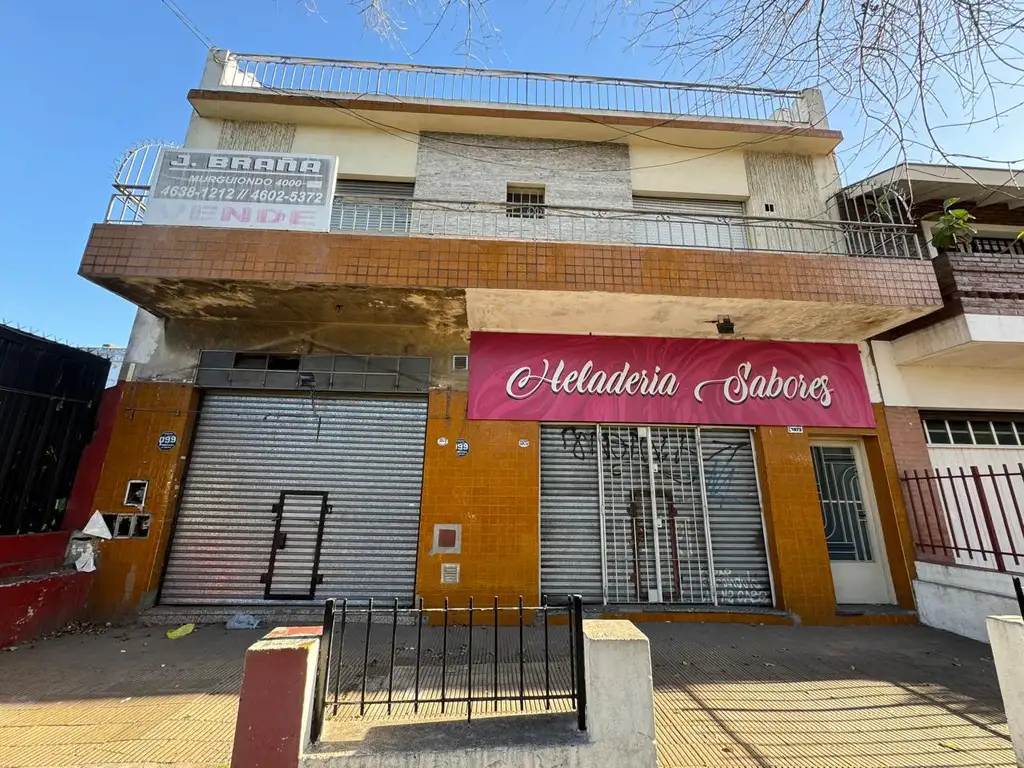 Casa en venta sobre Murguiondo  al 3900, con dos locales y departamento de tres ambientes