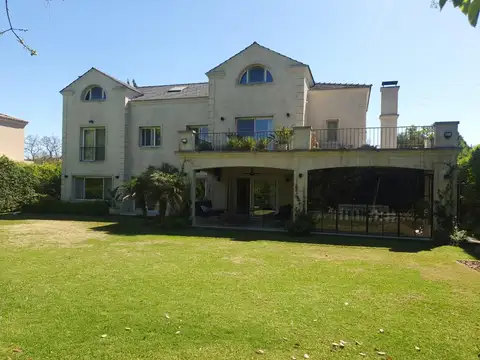 Casa en Alquiler Temporal - 6 dormitorios - USD 9.000