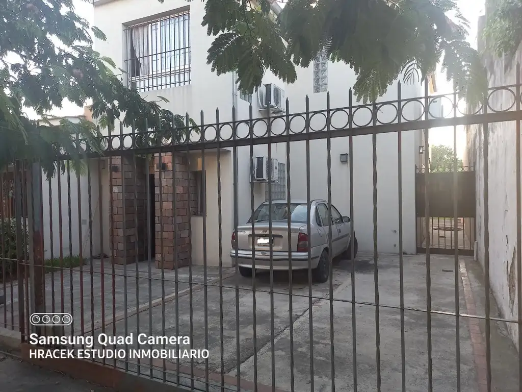 Casa en Venta en Castelar Sur - 6 ambientes