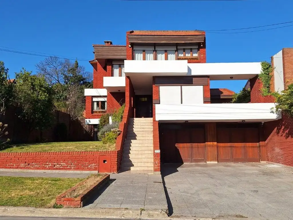 Venta Casa 6 amb con Parque y Pileta San Carlos