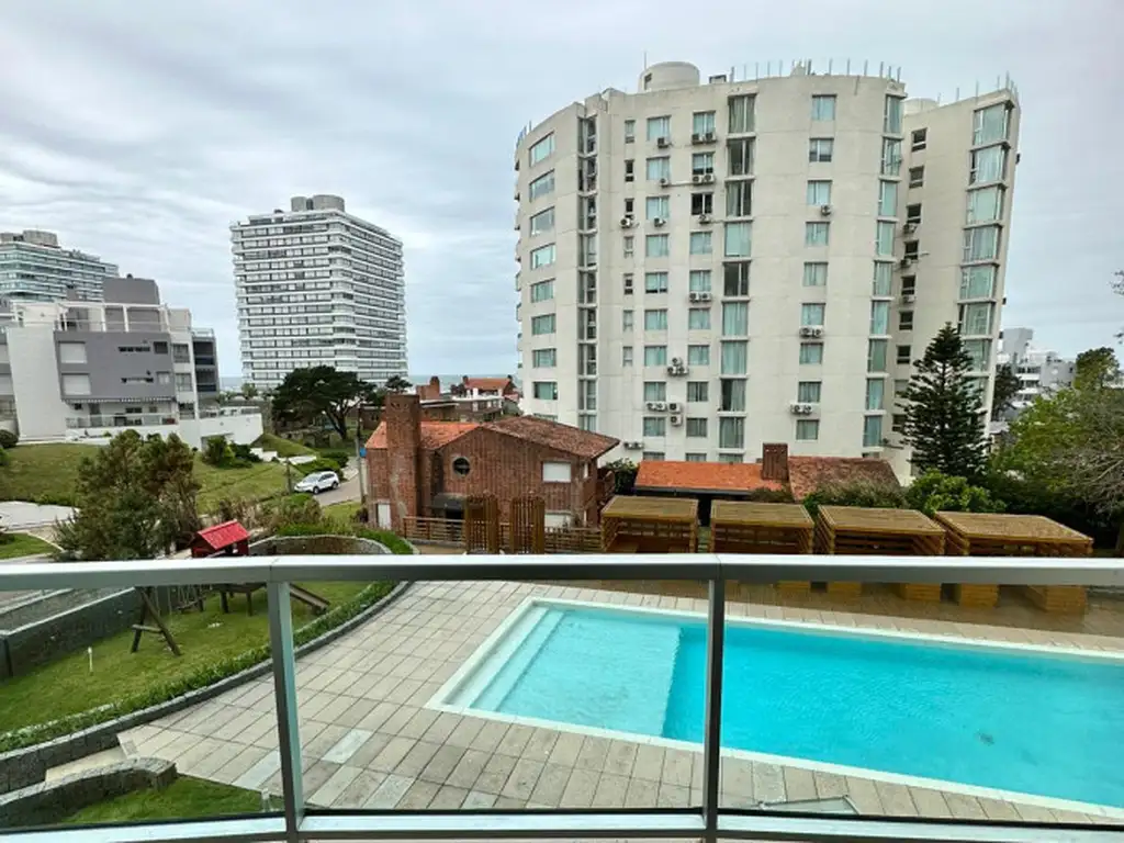 Departamento de 2 dormitorios en venta en Torre Wind. Punta del este