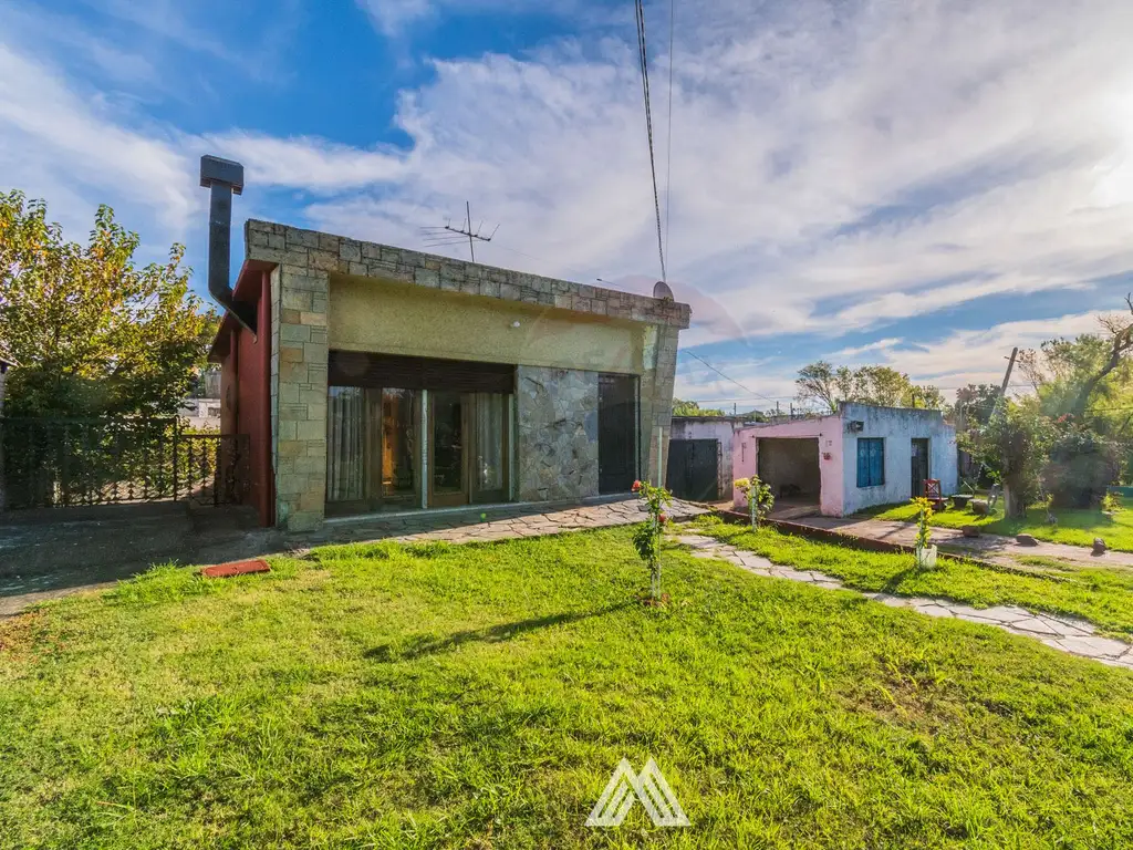 Venta casa 3 dormitorios, gran terreno Nuevo Paris