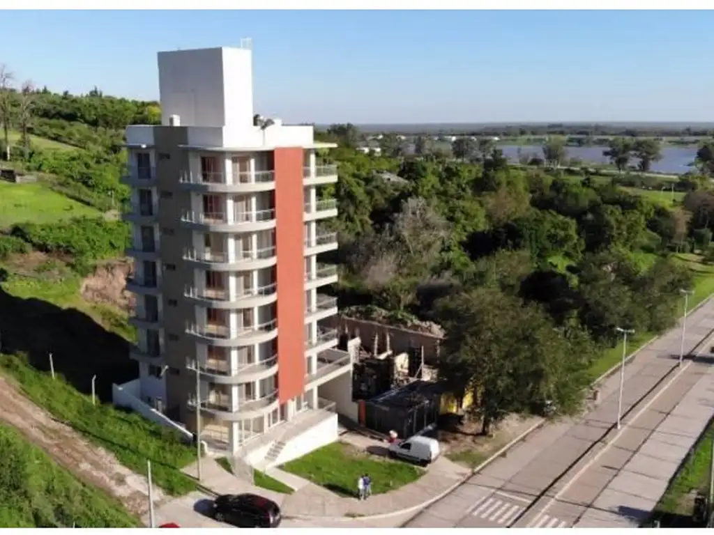 Departamento Con Vista Al Rio, Boulevard Sarmiento.