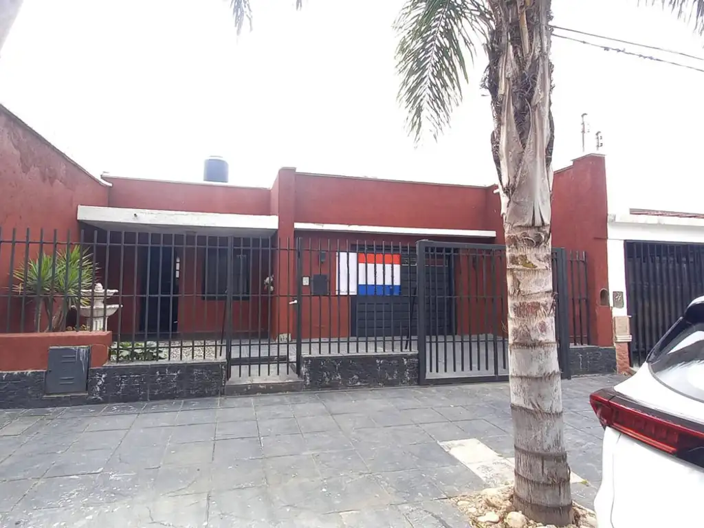 VENTA CASA 1 DORM BARRIO EMPALME COCHERA PATIO