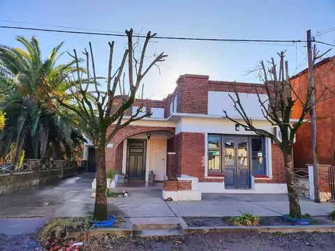 Casa con local a la venta en Gobernador Ugarte, 25 de Mayo.