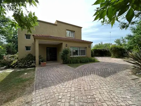 Casa en Venta - 3 dormitorios - USD 270.000