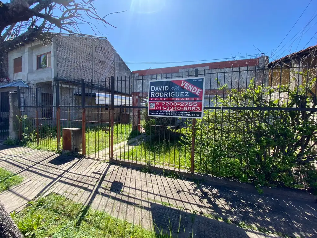 CASA AMERICANA EN VENTA - CASTELAR NORTE