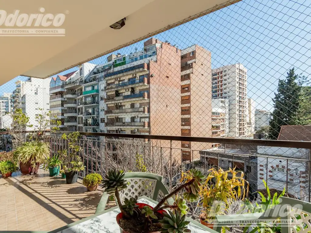 Departamento de  4 dormitorios, espacio guarda coche fijo, cubierto y baulera en venta en Caballito