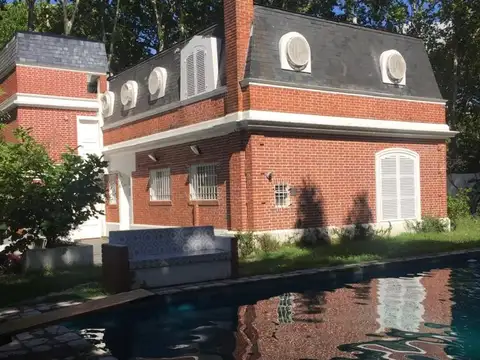 Casa en Alquiler con cochera