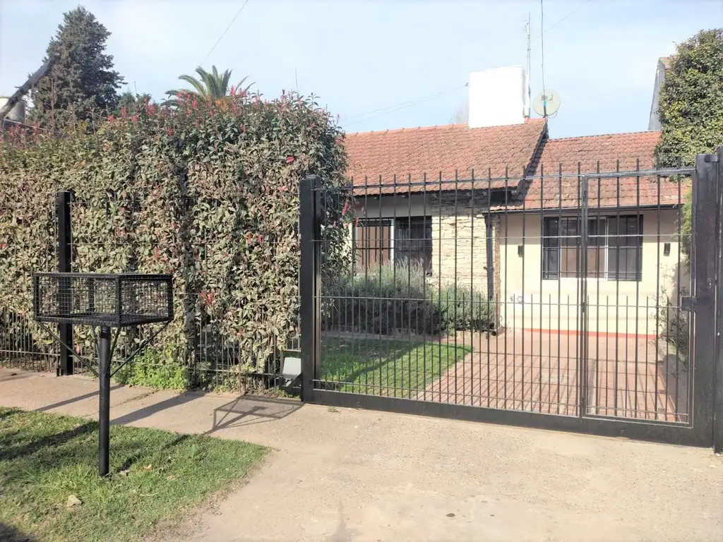 VENTA - Casa 4 dormitorios - Bella Vista