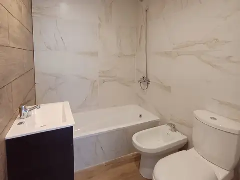 Local en Venta Via Púb.