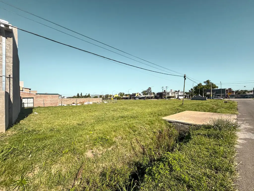 Terreno con posibilidad de lindero en Barrio Tango