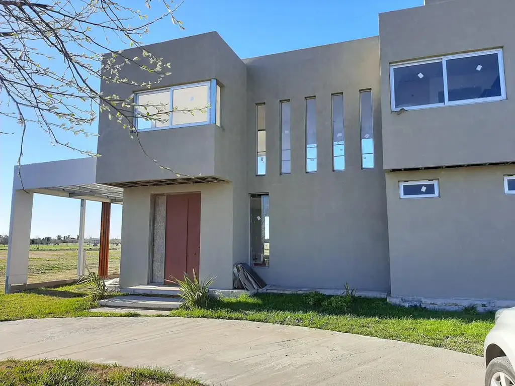 Casa en venta - 3 dormitorios 3 baños - Cochera - 1050mts2 - Haras del Sur III, La Plata