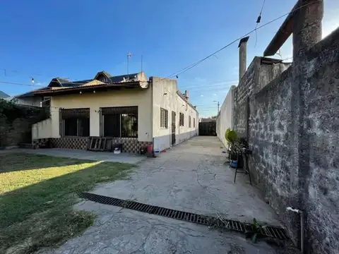 CASA EN VENTA DE 4AMB.GRAN FONDO.QUINCHO,TEMPERLEY