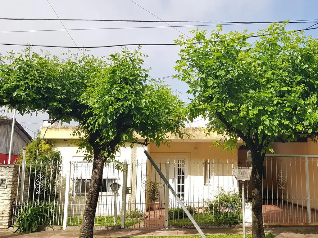 Casa en venta a metros de Ruta 25