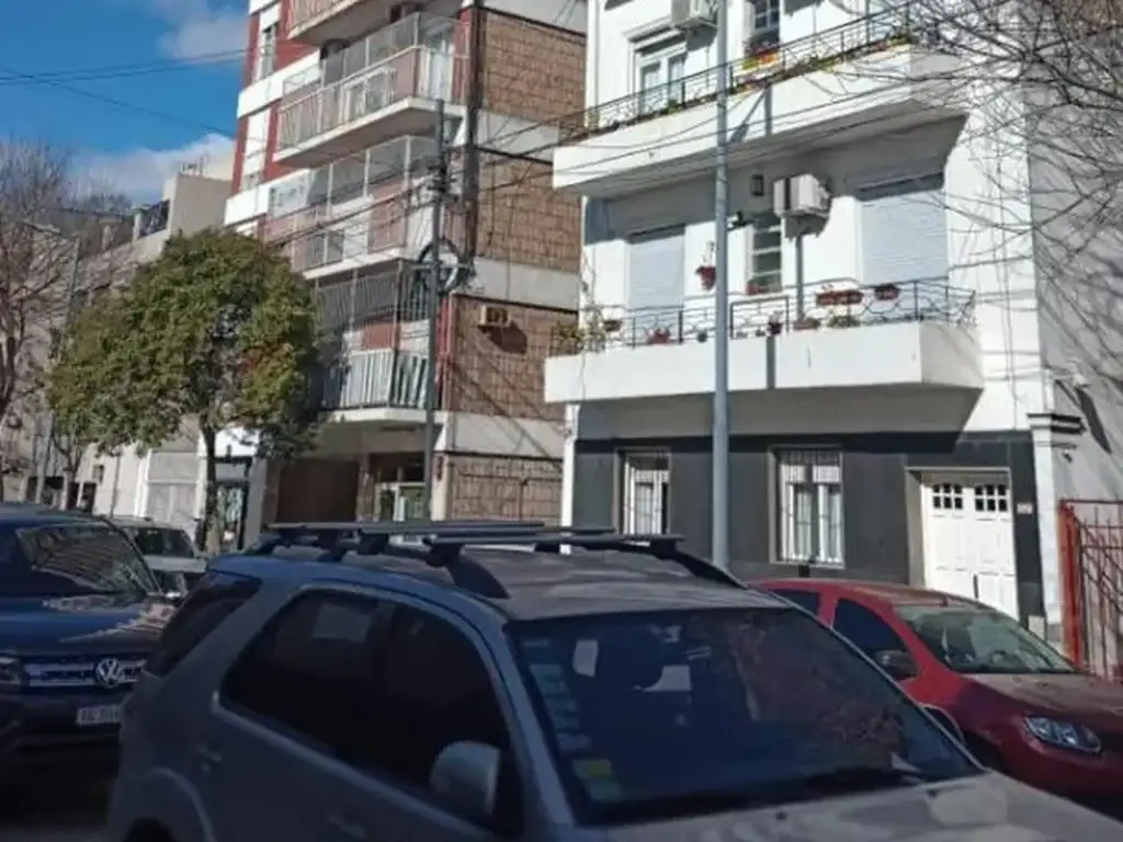 floresta torre luminosa con baño y cocina separados a mts de av avellaneda ideal vivienda o renta