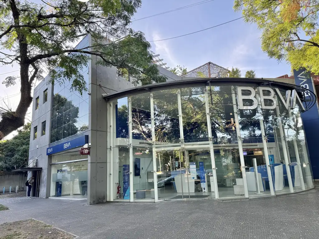 IMPONENTE PISO DE OFICINA MAS TERRAZA PROPIA CON COCHERAS, EN MARTINEZ SOBRE AV. LIBERTADOR.