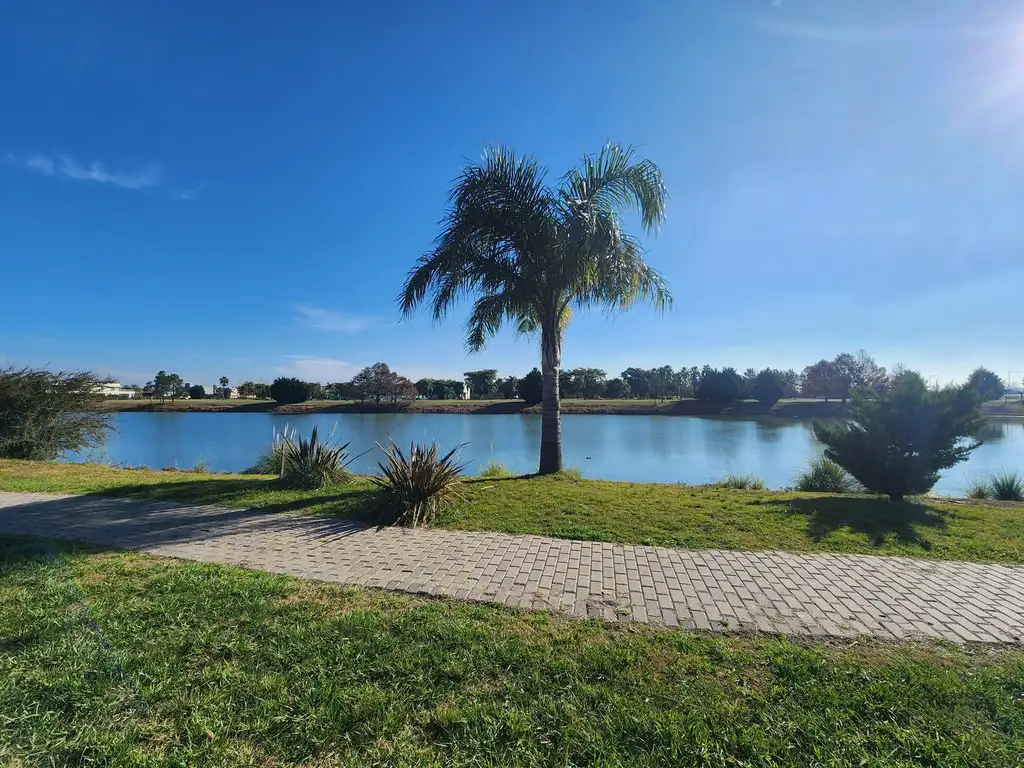 Terreno en Puerto Roldán sobre el Lago