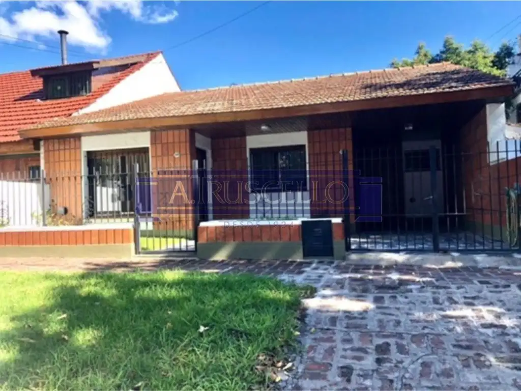 PRECIO REBAJADO!  CÓMODO CHALET EN UNA PLANTA EN OLIVOS EN VENTA